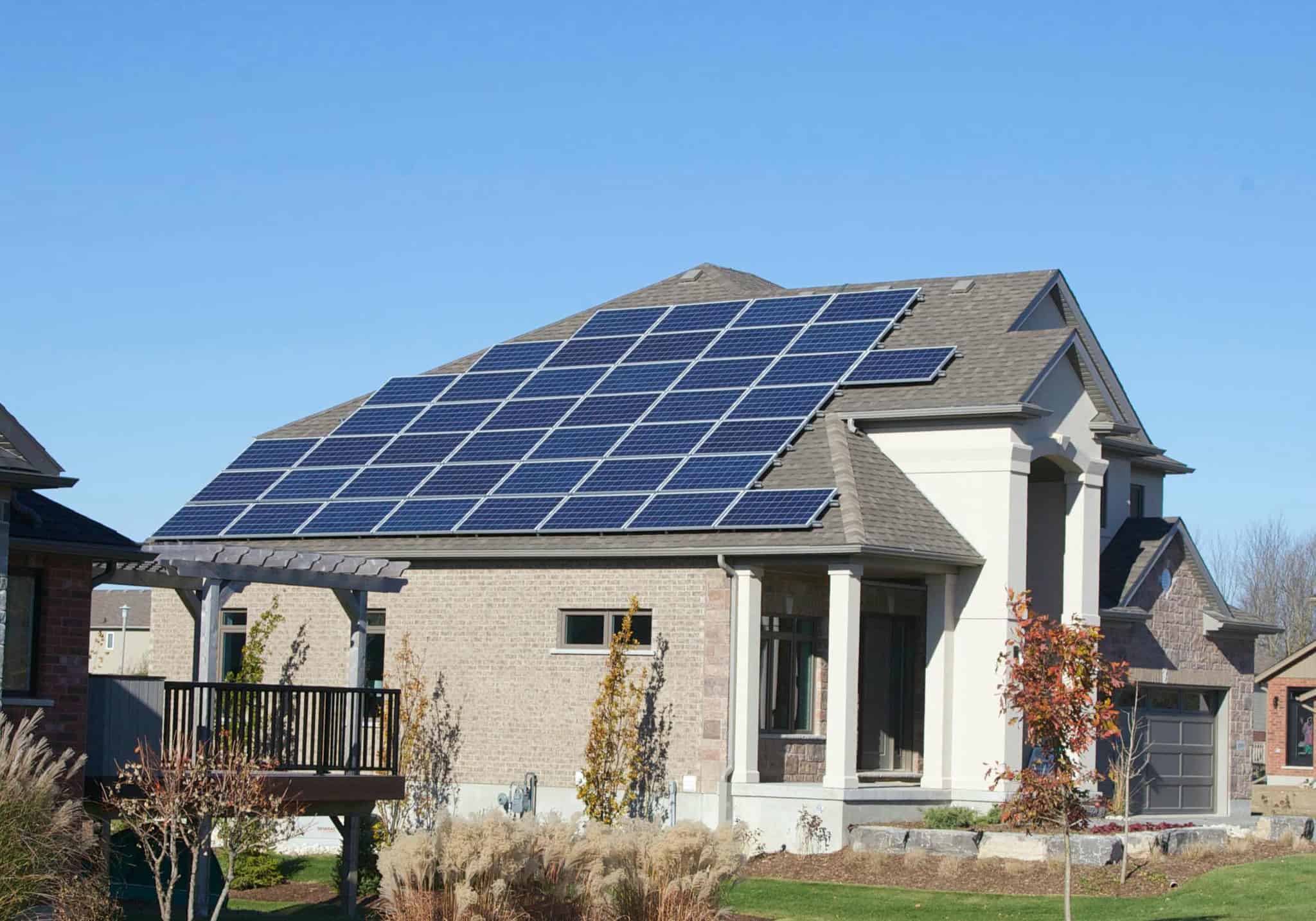 reasons-to-get-solar-panels-in-your-house-concept-and-home-decoration